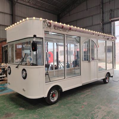 Externe draad of zonnepaneel aangedreven mobiele kledingwinkel trailer voor sjaal zak schoenen