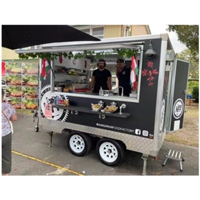 Aanpasbare foodtrailer met badkamer en koelkast Uw mobiele keuken op wielen