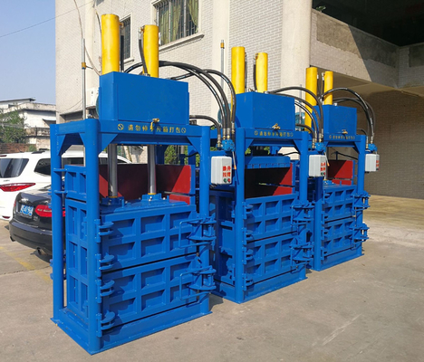 Verticale hydraulische aluminiumballer voor afval