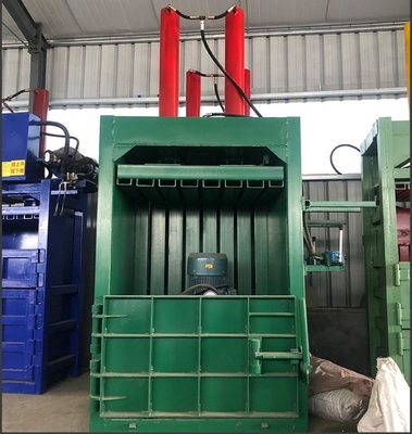 Verticale hydraulische aluminiumballer voor afval