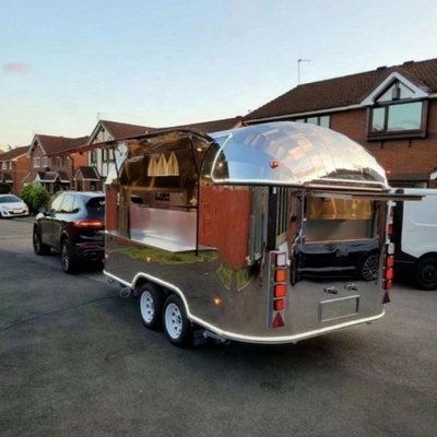 35KM-75KM/H Food Truck Catering Trailer met eenvoudige bediening en volledig uitgeruste keuken