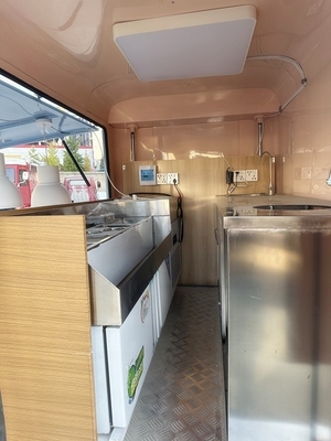 Op maat gemaakte apparatuur Modern Food Crepes Trailer voor de beste verkoop 35km-75km/h snelheid