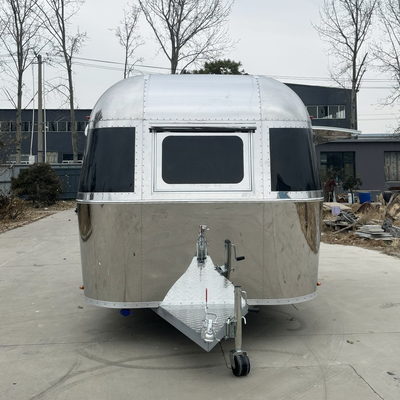 Een handige en veelzijdige mobiele voedseltrailer voor het maken van lekker eten overal
