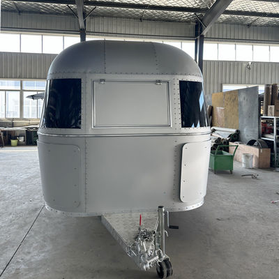Commerciële cateringtrailer met volledige keuken mobiele airstream ijsjes koffie food truck