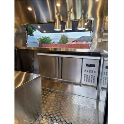 Revolutioneer uw horeca met Airstream Beach Food Truck en Full Kitchen