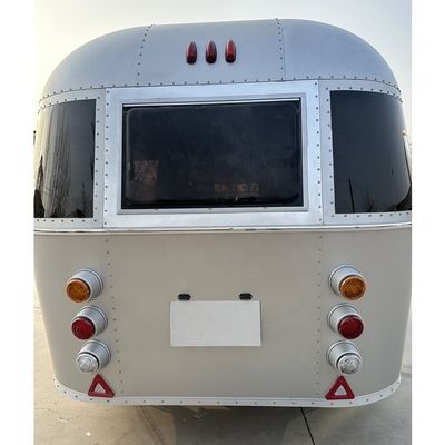 Revolutioneer uw horeca met Airstream Beach Food Truck en Full Kitchen