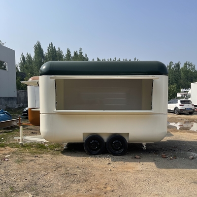 40 km/uur Food Tow Trailer Volledig uitgeruste mobiele concessie-trailer voor producten