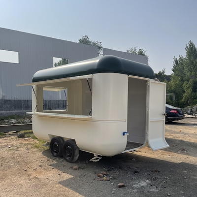 40 km/uur Food Tow Trailer Volledig uitgeruste mobiele concessie-trailer voor producten