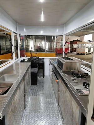 Zilveren commerciële mobiele voedseltrailer met een lage investering met multifunctionele functies