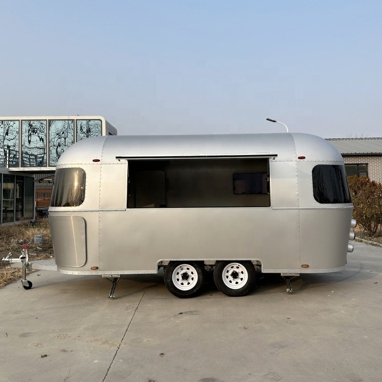 Revolutioneer uw horeca met Airstream Beach Food Truck en Full Kitchen